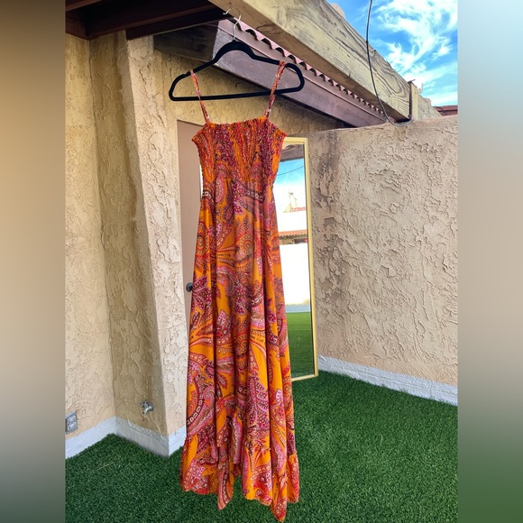 Elegant Orange Paisley Sleeveless Dress - Picture 2 of 4